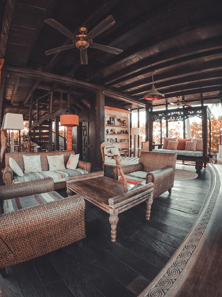 Most Exotic Beachfront Villa Keong Selemadeg エクステリア 写真