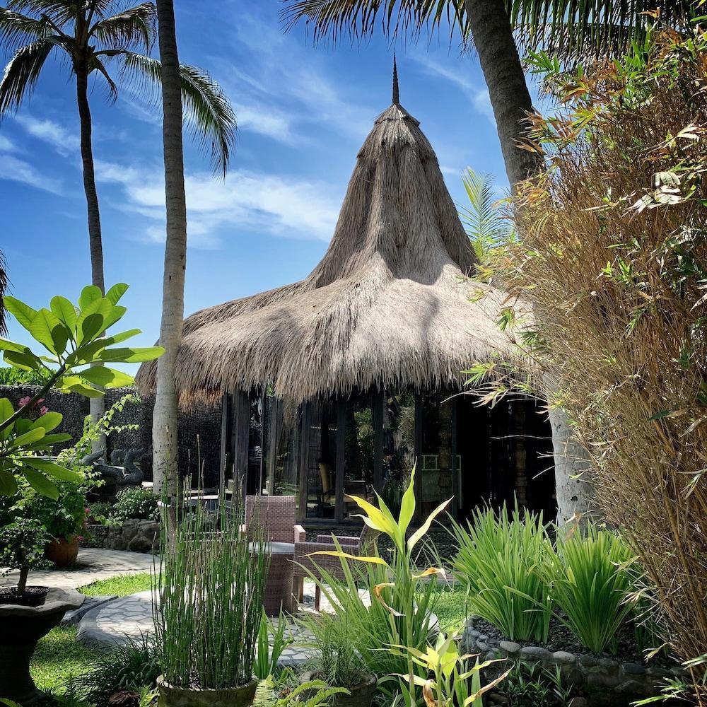 Most Exotic Beachfront Villa Keong Selemadeg エクステリア 写真