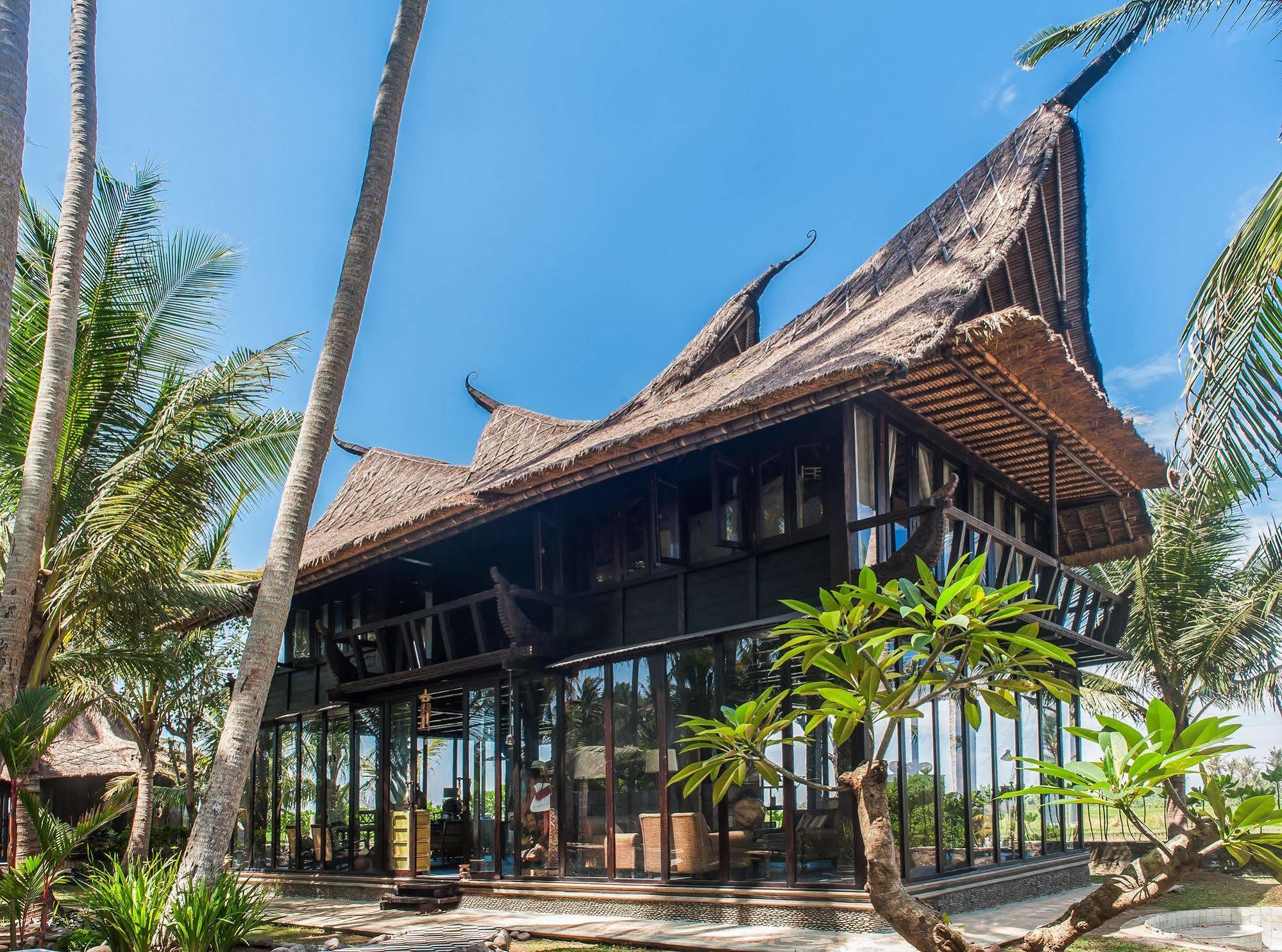 Most Exotic Beachfront Villa Keong Selemadeg エクステリア 写真