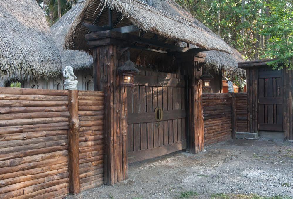 Most Exotic Beachfront Villa Keong Selemadeg エクステリア 写真
