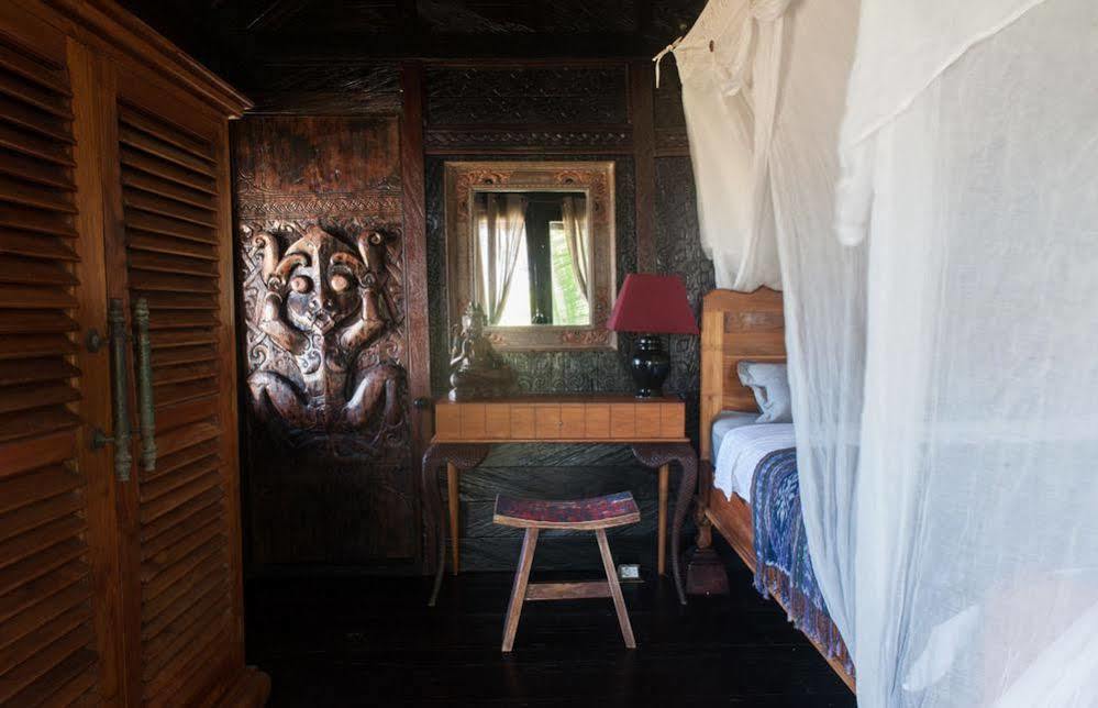 Most Exotic Beachfront Villa Keong Selemadeg エクステリア 写真