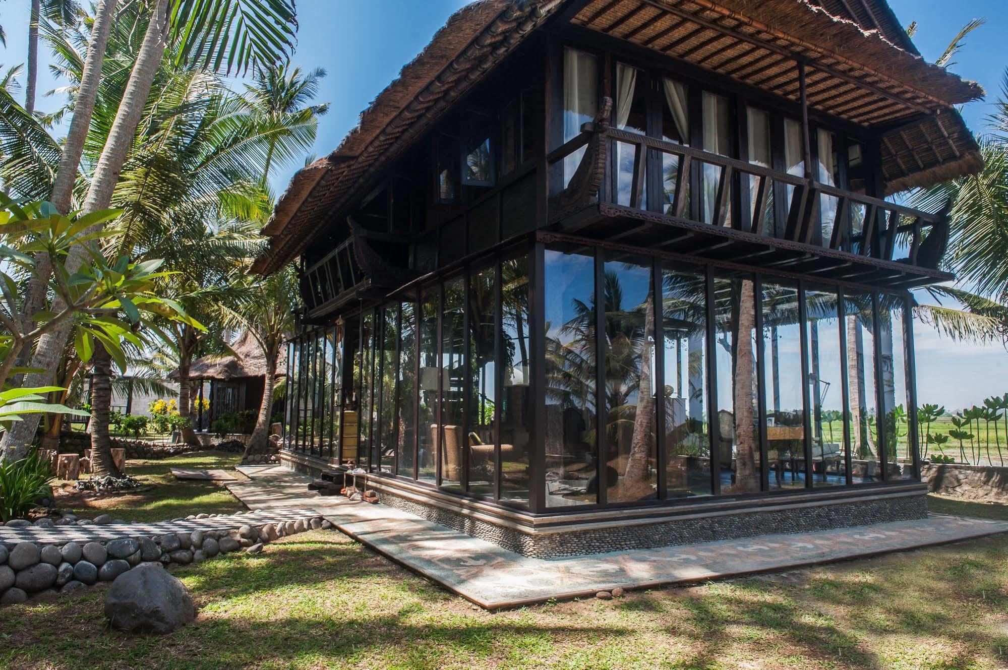 Most Exotic Beachfront Villa Keong Selemadeg エクステリア 写真