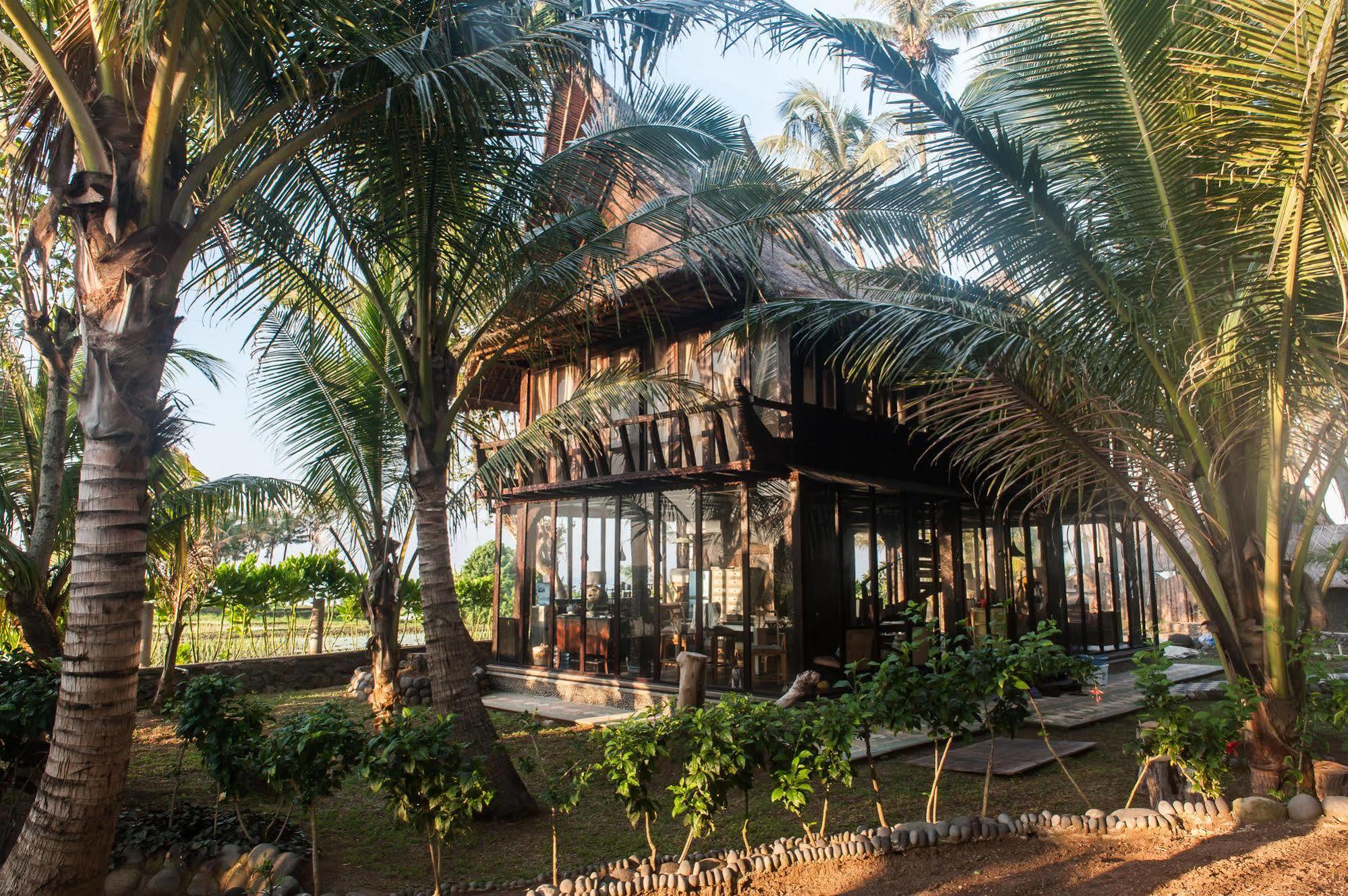 Most Exotic Beachfront Villa Keong Selemadeg エクステリア 写真